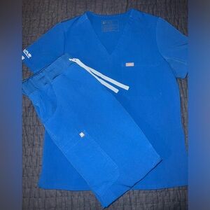 FIGS Catarina One Pocket Scrub Top M - Kade Cargo Scrub Pants M/T - Royal Blue
